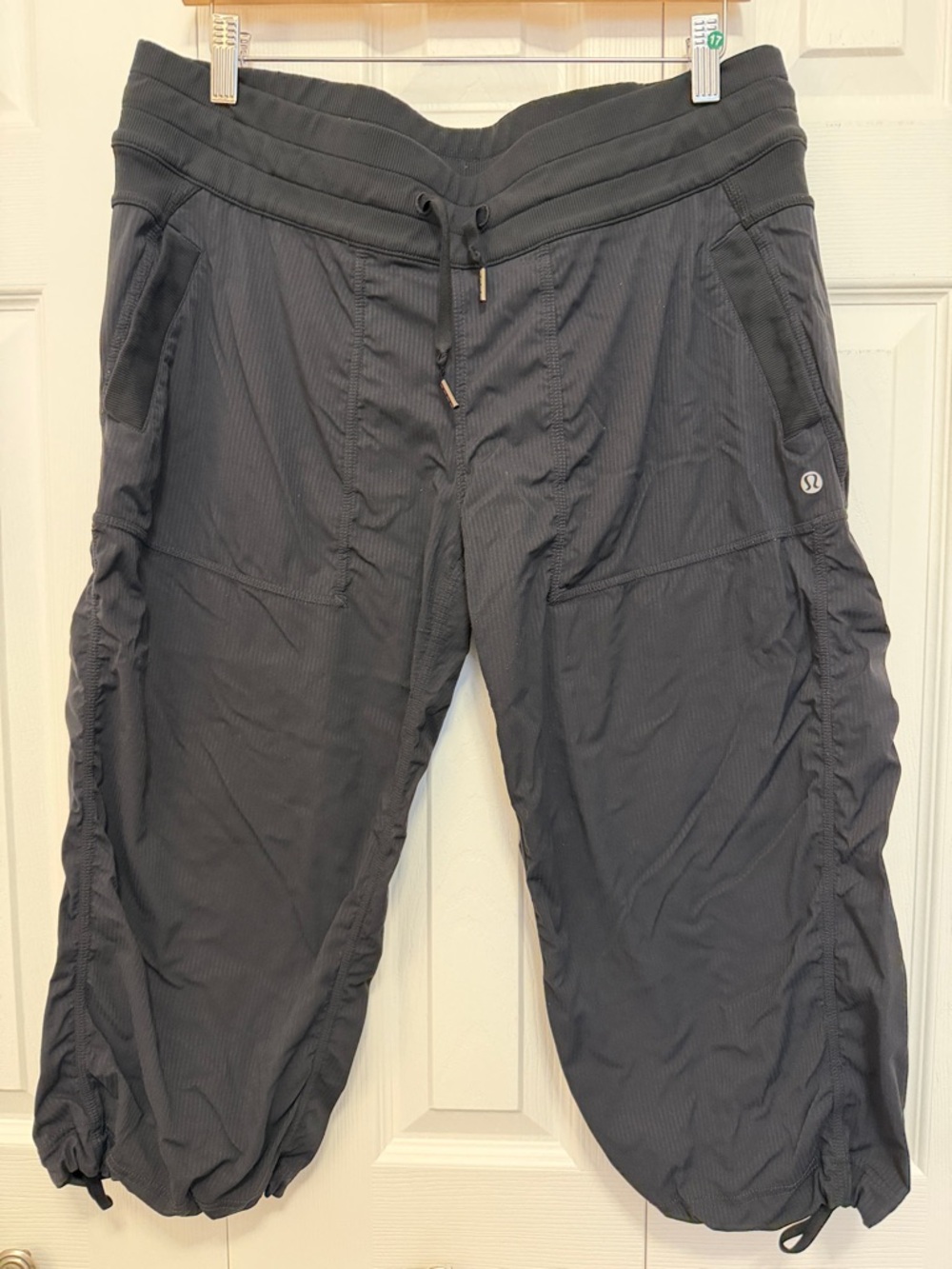 Lululemon black capri, inseam 17”